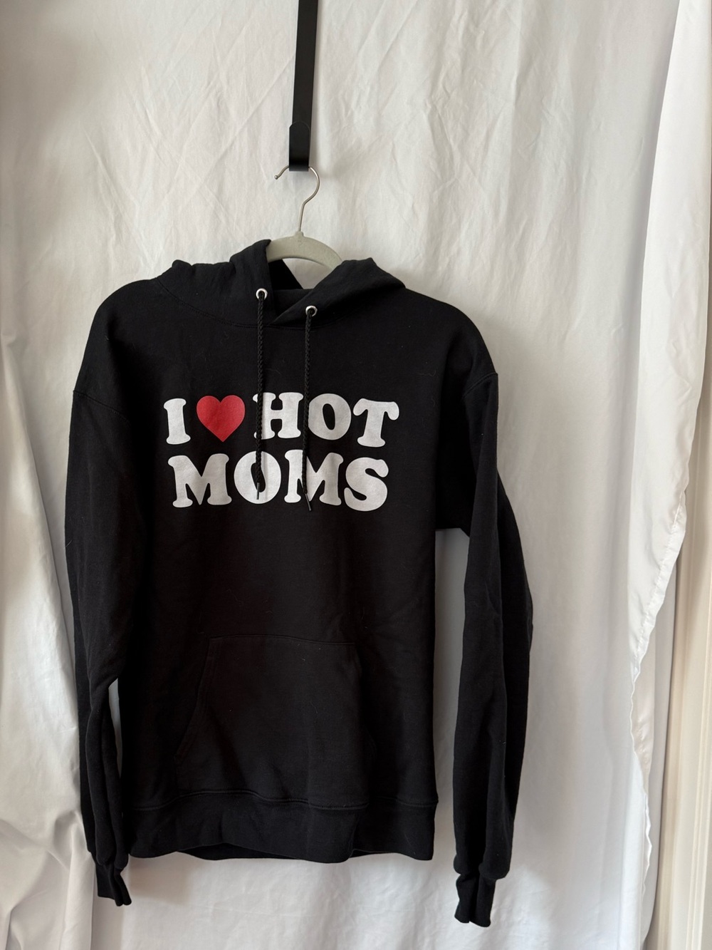 I HEART HOT MOMS Hanes Hoodie